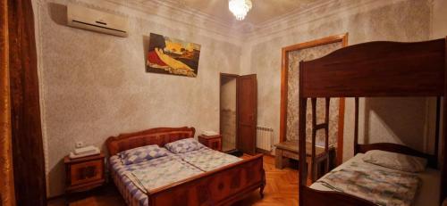 Postel nebo postele na pokoji v ubytování Hotel Kharabadze