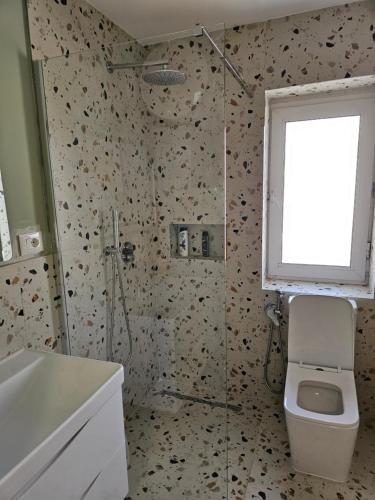 Koupelna v ubytování Roshel's apartment, modern and comfy flat in the boulevard