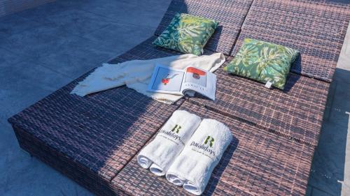 a set of towels and napkins on a bus at Casa Maria de Velez Almayate Alto by Ruralidays in Almayate Alto