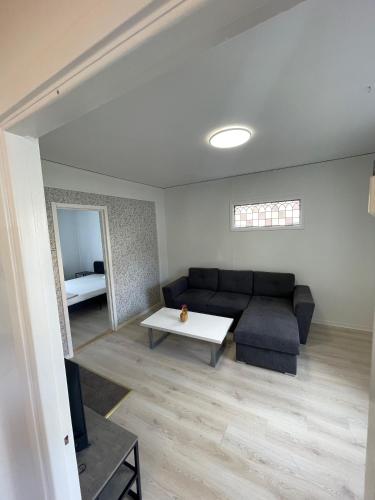 Postel nebo postele na pokoji v ubytování Fint lgh centrum Vimmerby