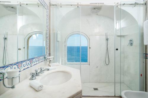 A bathroom at Albergo Miramare Positano