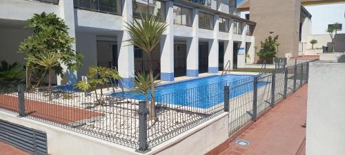 Bazén v ubytování Sanlucarshine apartamento con piscina nebo v jeho okolí