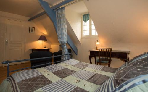 a bedroom with a bed and a desk and a window at Chambres d'Hôtes Etché in Lacarry-Arhan-Charritte-de-Haut