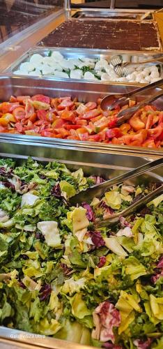 Makanan di atau berdekatan hotel