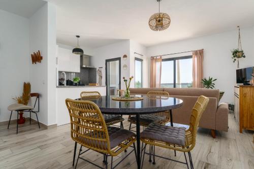 Et tv og/eller underholdning på Apartamento Colibri - stylish interior & near the beach