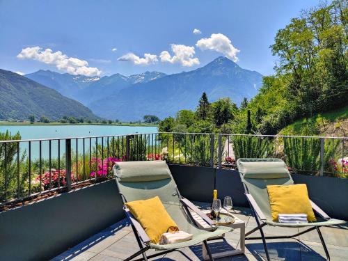two chairs on a balcony with a view of the mountains at Dascio Oasi Ferienwohnung Dachterrassen am See in Dascio