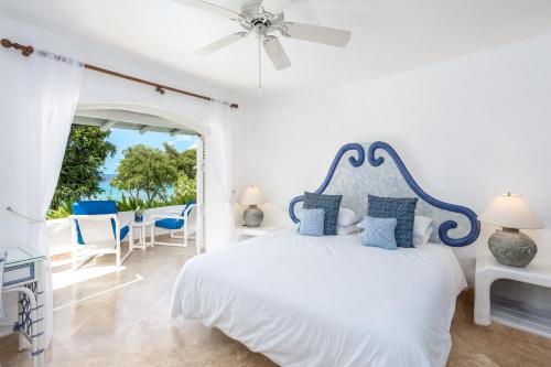 Postel nebo postele na pokoji v ubytování Merlin Bay Beach Villas
