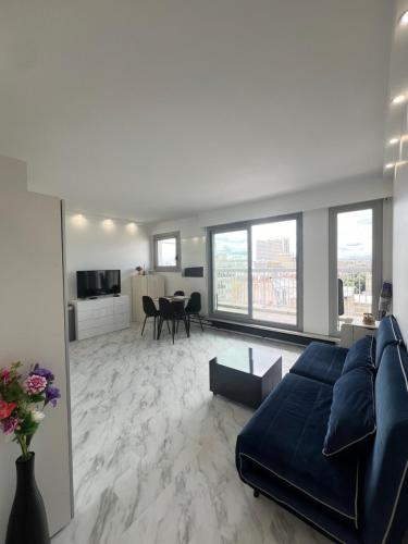 Apartment My HOME Eiffel Tower View