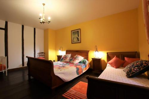 a bedroom with two beds and two lamps at Mentaxuria in Mendionde