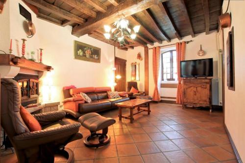 a living room with a couch and a tv at Mentaxuria in Mendionde