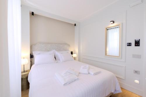 Postel nebo postele na pokoji v ubytování Nafplion Comfy Suites