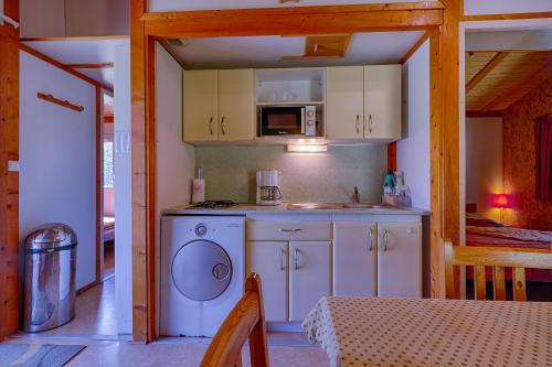 Dapur atau dapur kecil di Chalet D'alpion
