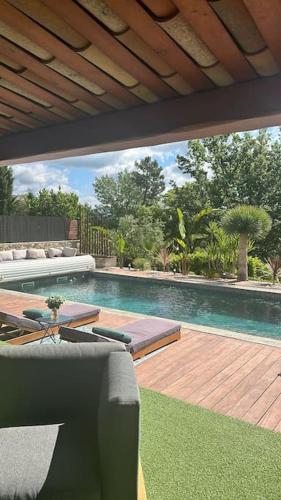 Villa plain pied avec piscine