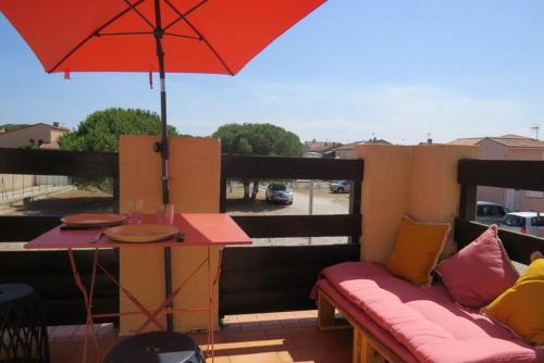 Balcon ou terrasse dans l'établissement Superbe studio à proximité plage te commerce 2GOEL27