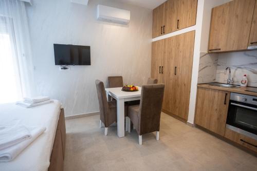 a small kitchen with a white table and chairs at Apartmani Milos - Meljine in Herceg-Novi