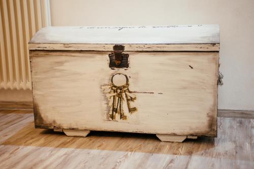 a wooden chest with a tied ribbon on it at VenuSuite VENOSA - Luxury House, Spa & Relax - in Venosa
