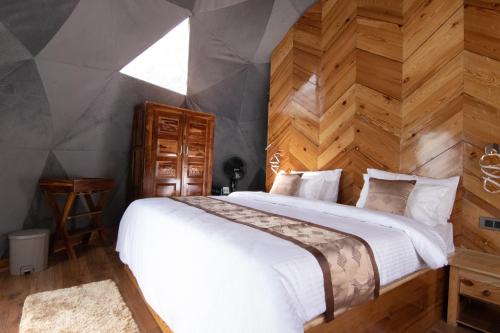 Voodi või voodid majutusasutuse The Alpinist Glamping Resort toas