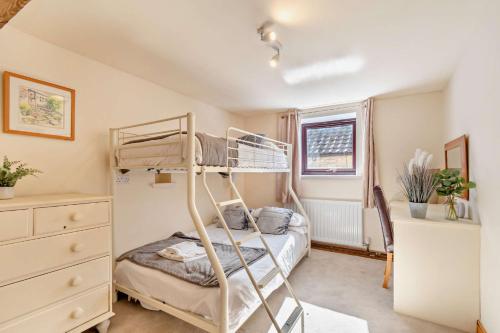 Postel nebo postele na pokoji v ubytování Tawny cottage