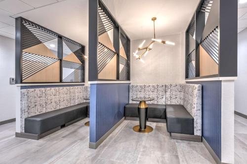 a lobby with black benches and a lamp at Hampton Inn & Suites by Hilton Shenandoah The Woodlands in The Woodlands