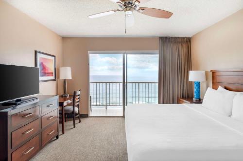 Postel nebo postele na pokoji v ubytování Hilton Vacation Club Ka'anapali Beach Maui