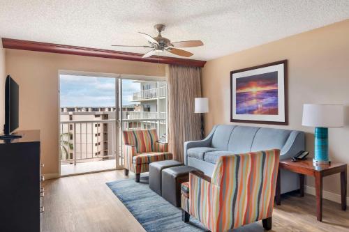 a living room with a couch and a television at Hilton Vacation Club Ka'anapali Beach Maui in Kaanapali