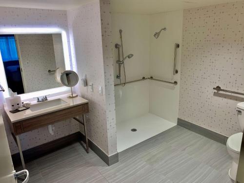 Ein Badezimmer in der Unterkunft Sonesta Columbus Downtown