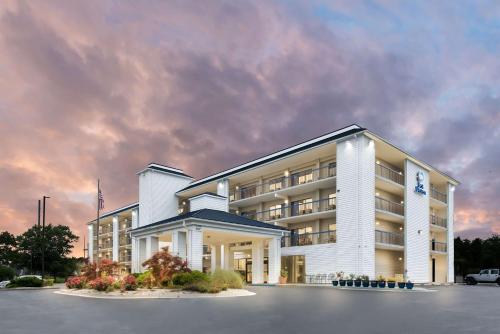 a rendering of a hotel with a cloudy sky at Best Western Kent Narrows Inn in Grasonville