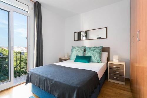 Relax In A Chic Apartment In Sants