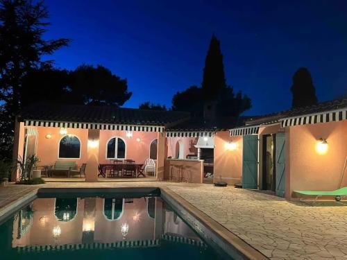 Villa spacieuse à Agde avec piscine privée, idéale pour familles