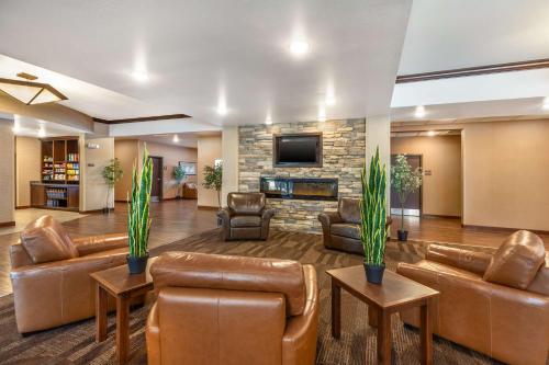 a lobby with leather furniture and a flat screen tv at Best Western PLUS Casper Inn & Suites in Casper