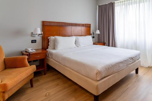 Posteľ alebo postele v izbe v ubytovaní Mercure Leonardo da Vinci Rome Airport
