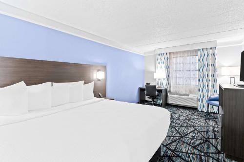 Letto o letti in una camera di Best Western Schaumburg – O’Hare NW