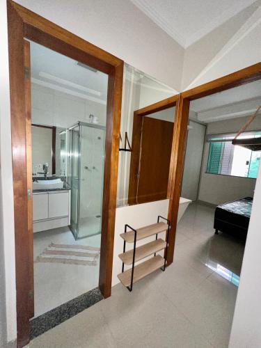 a bathroom with a shower and a sink in a room at Casa Familiar Locação Semanal Maringa in Maringá