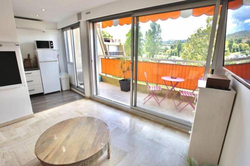 Photo de la galerie de l'établissement 14459 Studio, à Mandelieu-la-Napoule