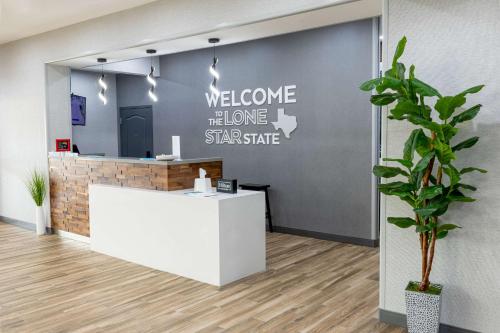 a waiting room with a welcome to the lone star sheriff sign on a wall at Hampton Inn & Suites Cleburne in Cleburne