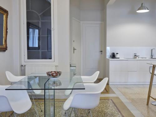Quiet, central 2bd Apt, Kolonaki