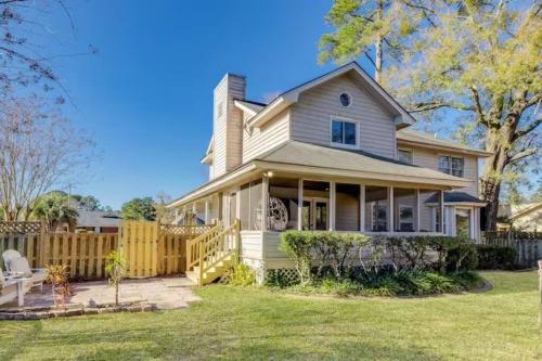 a white house with a fence in a yard at Spacious House Near Savannah Airport - 5 BR in Savannah