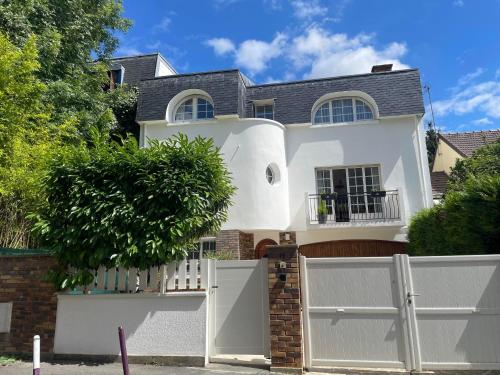 Belle maison, 15mn de Paris, 2 parkings gratuits