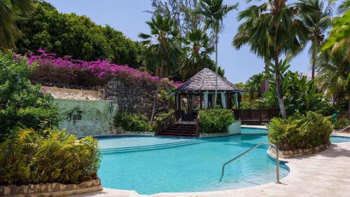 Swimmingpoolen hos eller tæt på Claridges 1 home