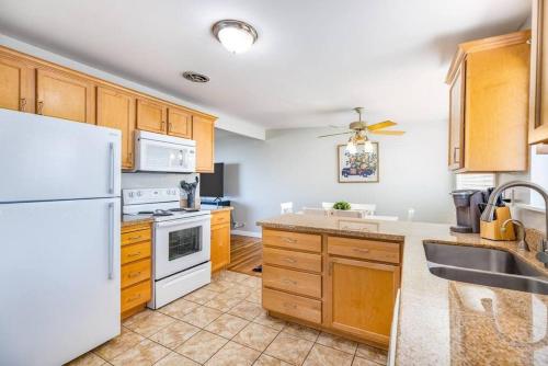 Una cocina o cocineta en Charming Rambler W Scenic Views & Pets R Allowed