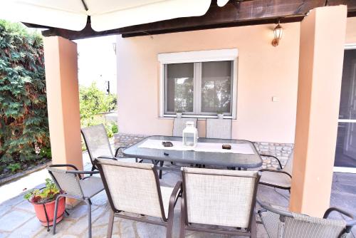 Αίθριο ή υπαίθριος χώρος στο Adam's Villa