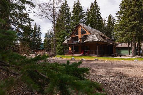 a large wooden house in the middle of a forest at Overlander Mountain Lodge in Jasper