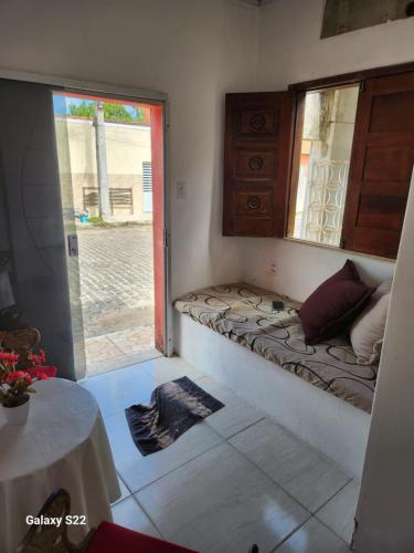 a small room with a bed in the corner of a room at Repousar in Conde
