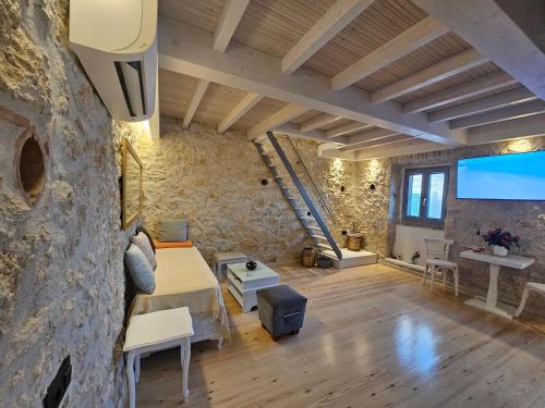 Julia's Village Apartment