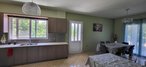 Gallery image of Diamond villa in Afrayiás