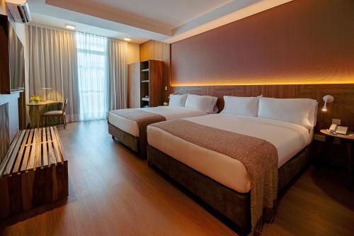 a hotel room with two beds and a table at Brizo Salta in Salta