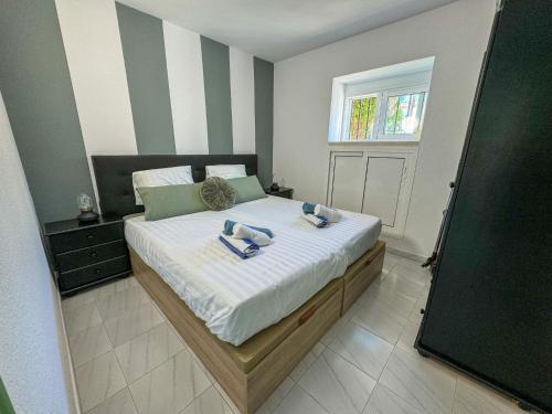 a bedroom with a bed with two towels on it at Casita Helena in Torrox