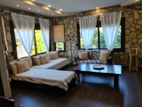 Postel nebo postele na pokoji v ubytování Akis house
