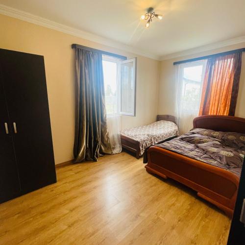 Postel nebo postele na pokoji v ubytování Bazaleti lake home