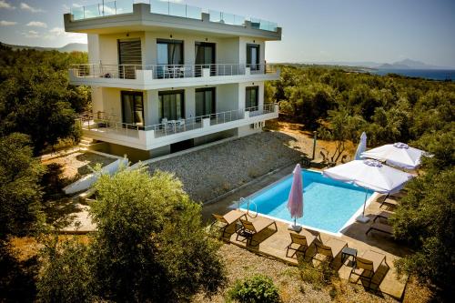 an aerial view of a villa with a swimming pool at La Perla Del Campo in Kánalos